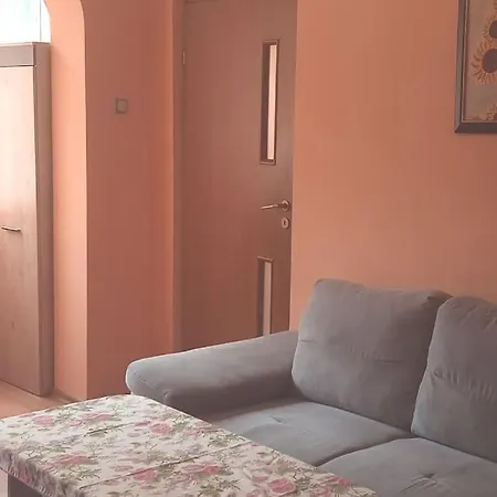 Milkova, Floor 1, Free Parking, 100 Sq M Apartment Varna