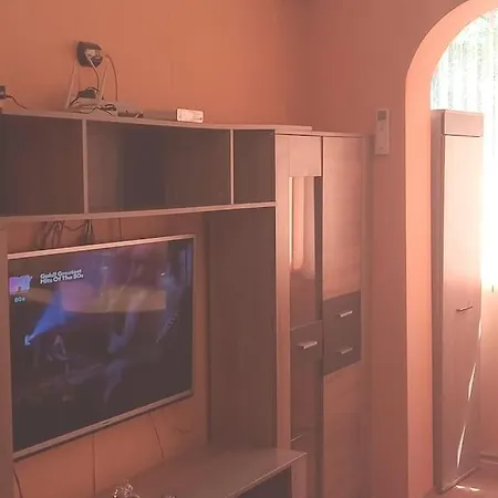 Milkova, Floor 1, Free Parking, 100 Sq M Апартамент
