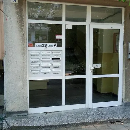Milkova, Floor 1, Free Parking, 100 Sq M Апартамент